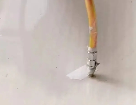 马尔康瓷砖空鼓维修公司专业解答在瓷砖铺贴过程中，如果使用的砂料过粗（如全部使用了粗砂），可能会导致以下问题